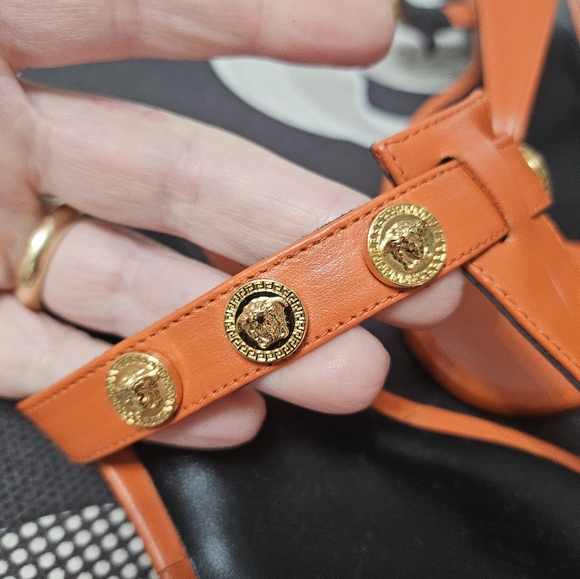 Versace orange leather sandals, flip-flop style. Never used,size 38 - Picture 7 of 11